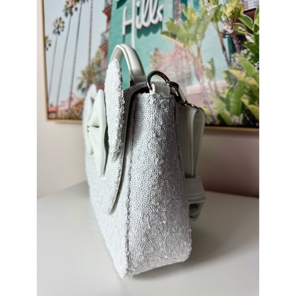 Disney x Loungefly White Sequin Minnie Mouse Bridal Bow Crossbody Bag Purse - Picture 3 of 10